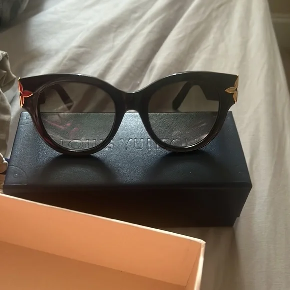 Louis Vuitton sunglasses purchased in September 2023. Louis Vuitton LV Legacy Pilot Square Sunglasses || HolyMoly main image 4